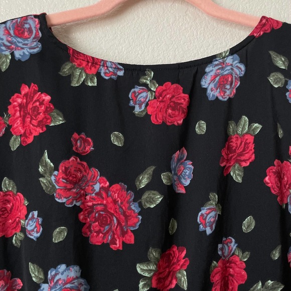 Torrid Rose Floral Blouse Plus Size 4X Black Red Surplice Babydoll Short Sleeve - Picture 7 of 10